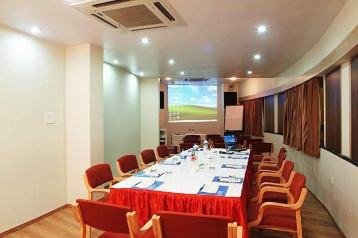 Sahil Sarovar Portico Lonavala Restaurant photo