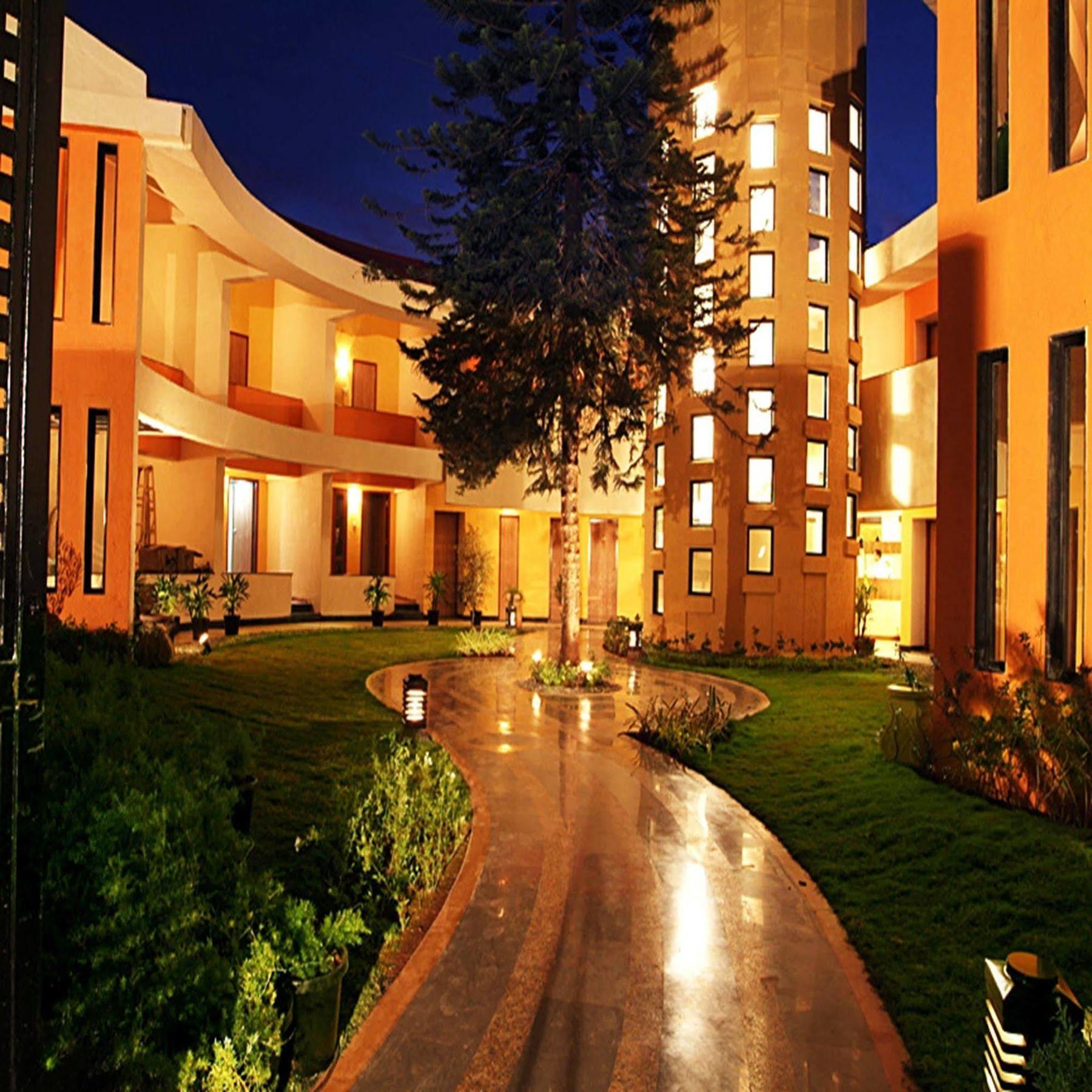Sahil Sarovar Portico Lonavala Extérieur photo